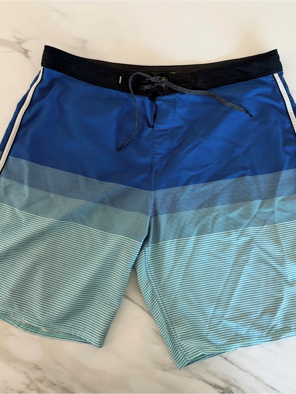 Quiksilver Highline 4-Way Stretch Board Shorts Men’s Size 36 Blue Gradient Surf